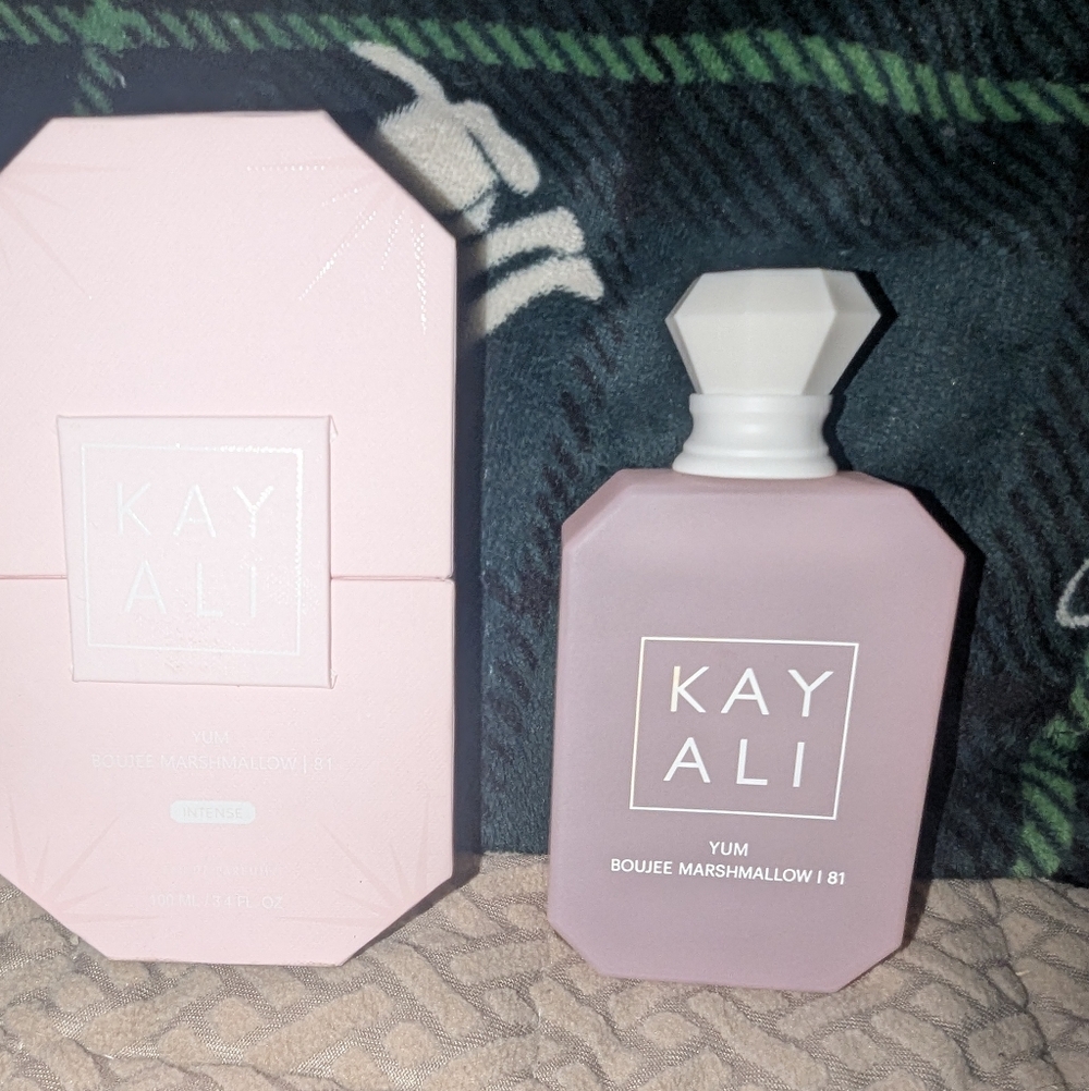 HUDA BEAUTY Kayali Yum marshmallow 81 Full Size 3.4 Oz Authentic!!! - Picture 2 of 4